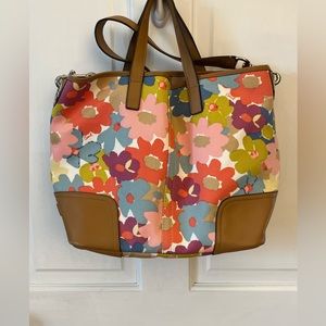 👜 Coach floral Hadley duffle in excellent condition with matching wristlet!